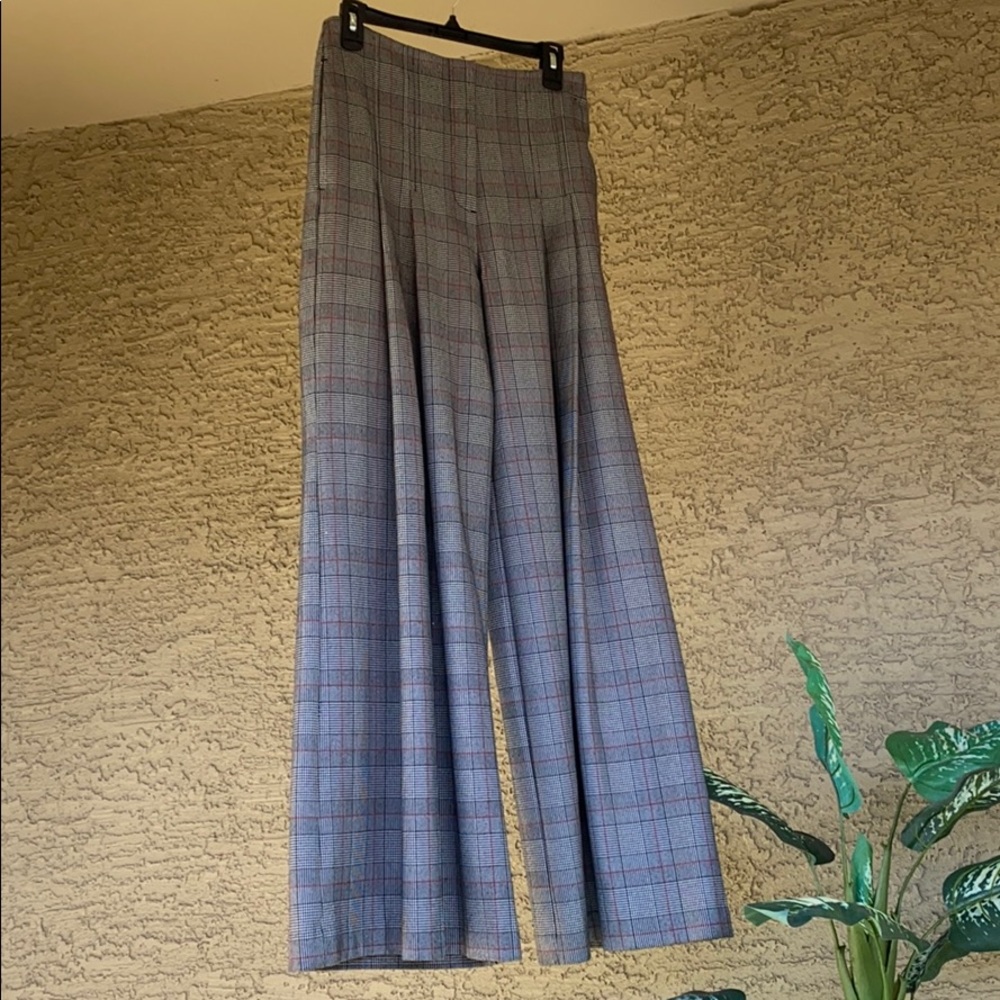 Wide leg size 2 pleated pants